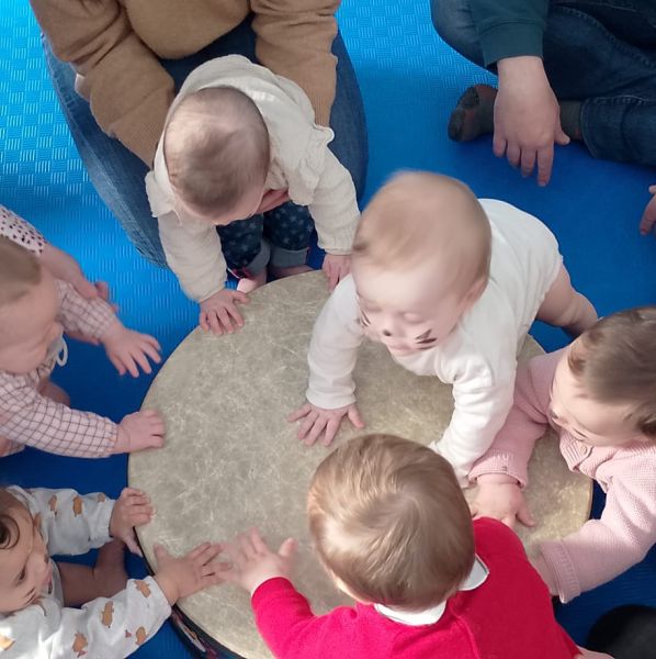 foto de actividad con bebés