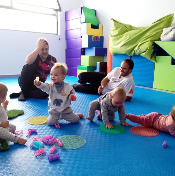 foto de actividad con bebés