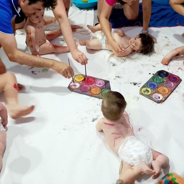 foto de actividad con bebés