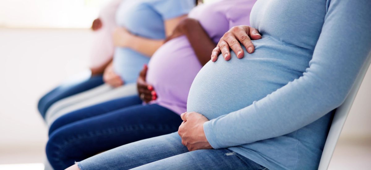foto de taller con madres y bebés