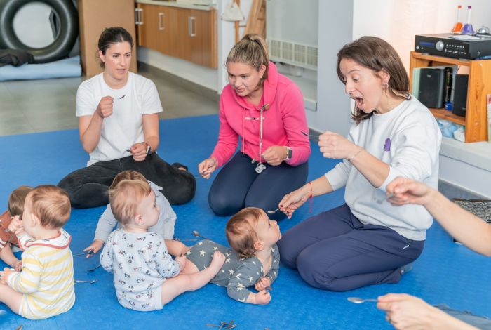 foto de actividad con bebés