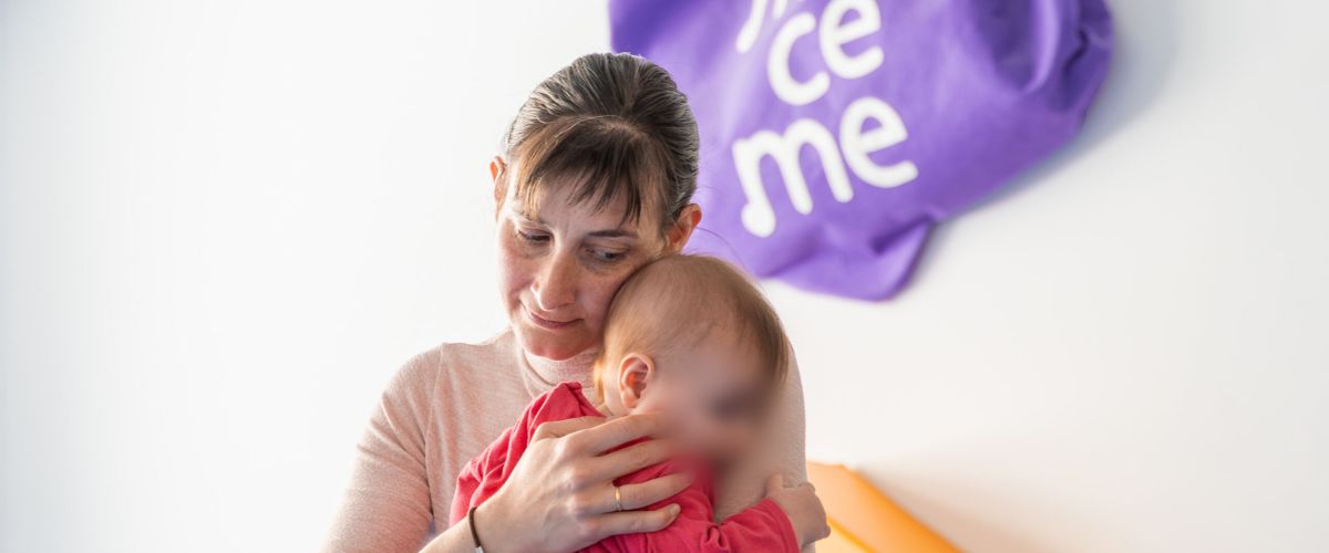 foto de taller con madres y bebés