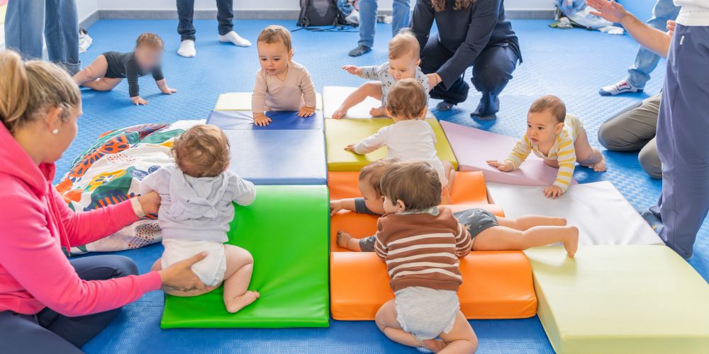 foto de taller con madres y bebés